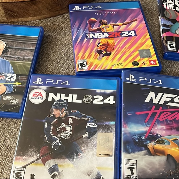 PS4 bundle - Picture 2 of 2